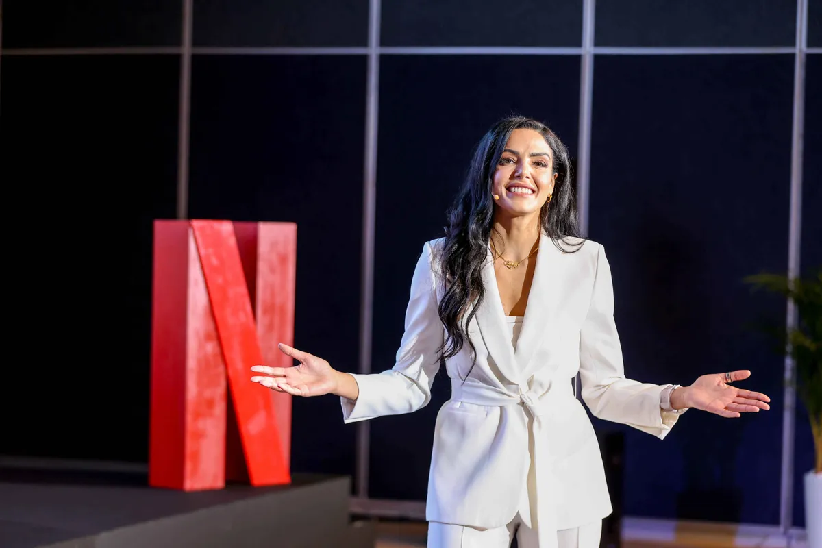 Saana Azzam speaking in front of an audience